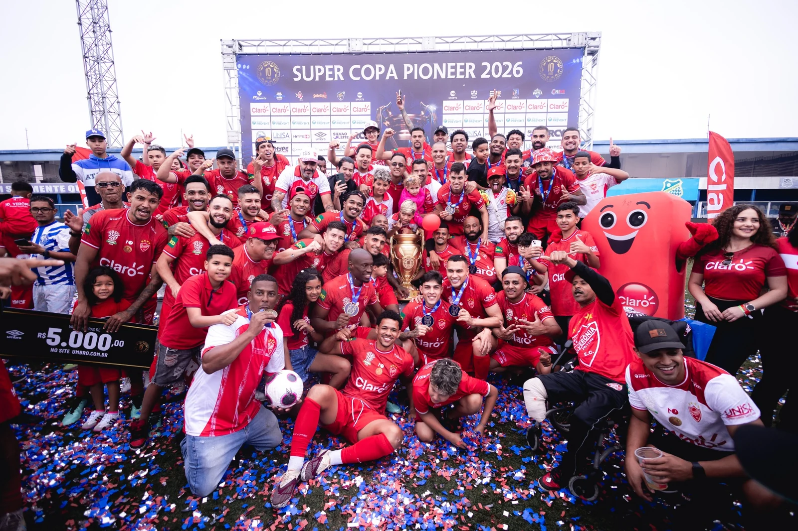 Celebração do Jardim Verônia na premiação da SCP 2026. Registro geral da competição; não comprova entrega Umbro.